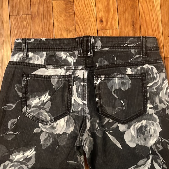 Mossimo black/white/grey floral jeans - Picture 5 of 5